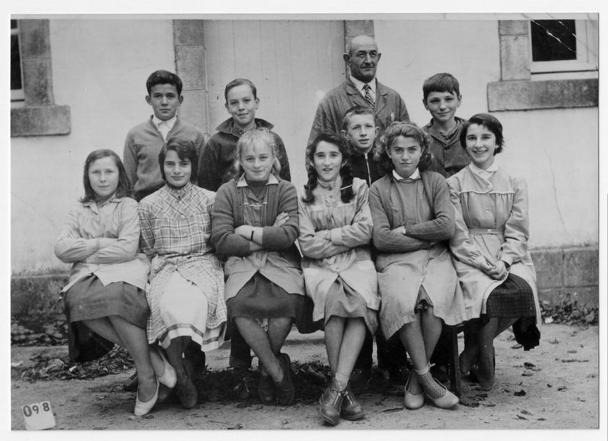 Classe de 6eme 1957/58, M.Le Corre<br />J-Claude Danto,Bernard Viavant,Bernard Lucas,Ren Le Goff,<br />Dominique Maho,M-Claire Deniaud,Jeannine Clro,<br />liane Le Gunnan,Anne-Marie Le Mnlec,Genevivre Fleury