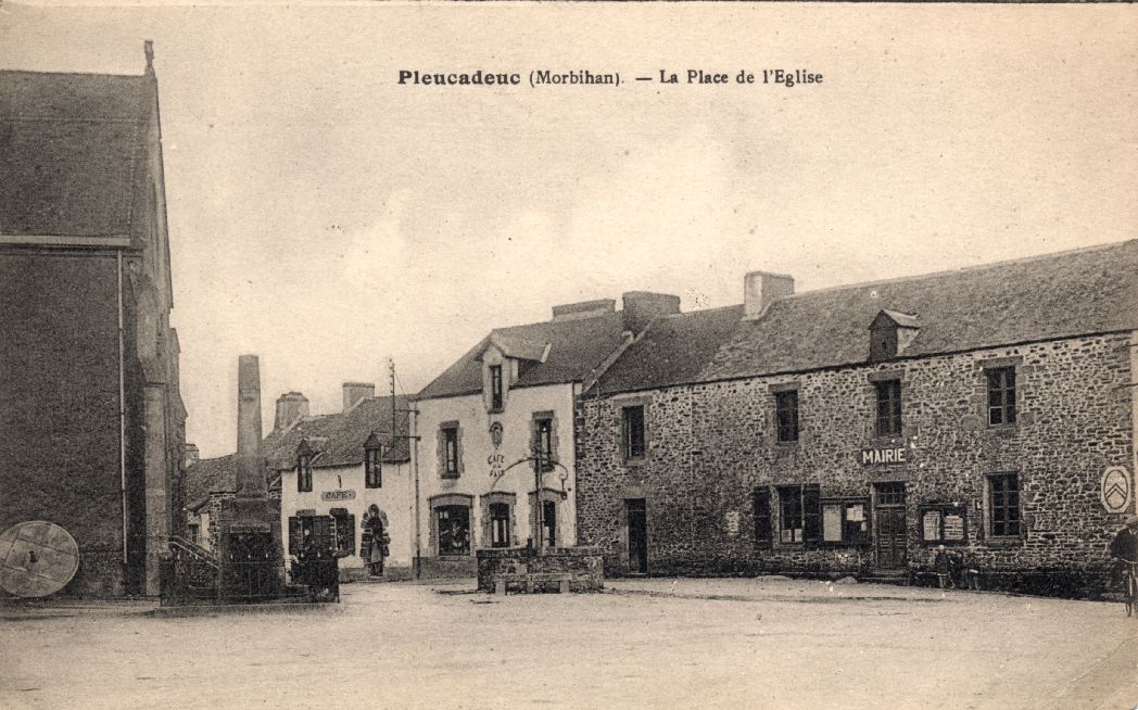 Pleucadeuc - Place de la Mairie