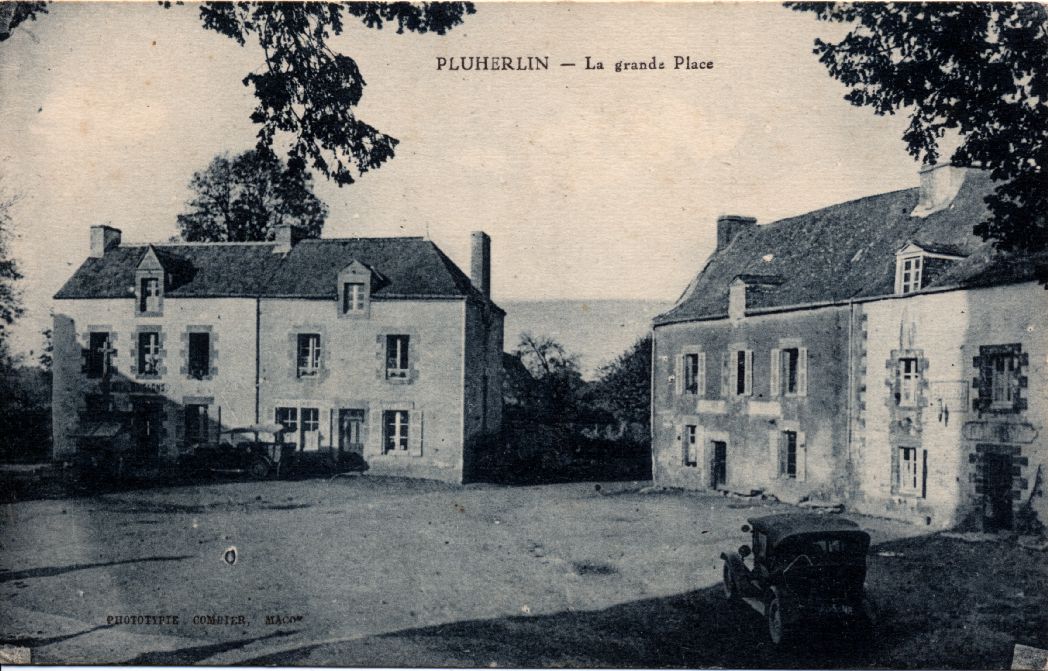 Pluherlin - La Grande Place