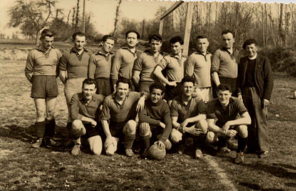 USQ vers 1947<br />Pierrot Bihan,Armand Burban,Marcel Lavenant,P.Guillement,<br />Bernard Burban,Lucien Urien,Raymond Burban,Jean Malard,Joseph Loyer<br />A.Le Brun,H.Le Feuvre,X,Pierre Le Courtois,X