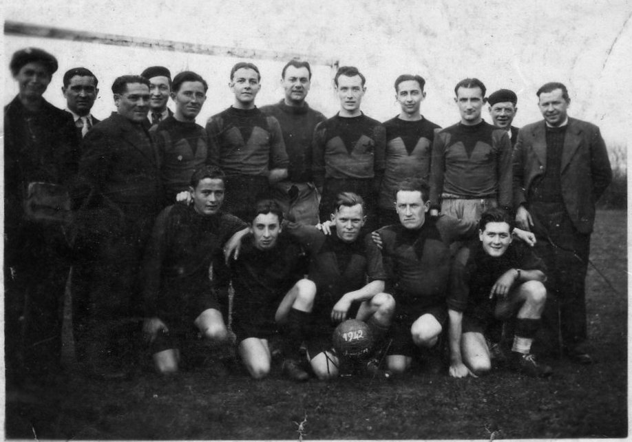 USQ 1942<br />A.Viavant,X,T.Moinard,J.Pdron,X,Y,Canivet,R.Provost,X,Y,J.Loyer,P.Le Derff<br />A.Le Brun,L.Pailhs,X,G.Dano,P.Guillement