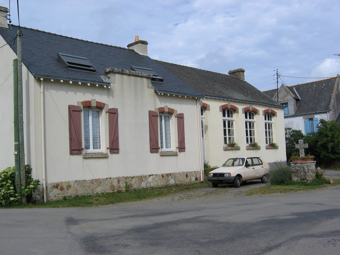 Noyal - L'cole de Bourgerel (06/2004)