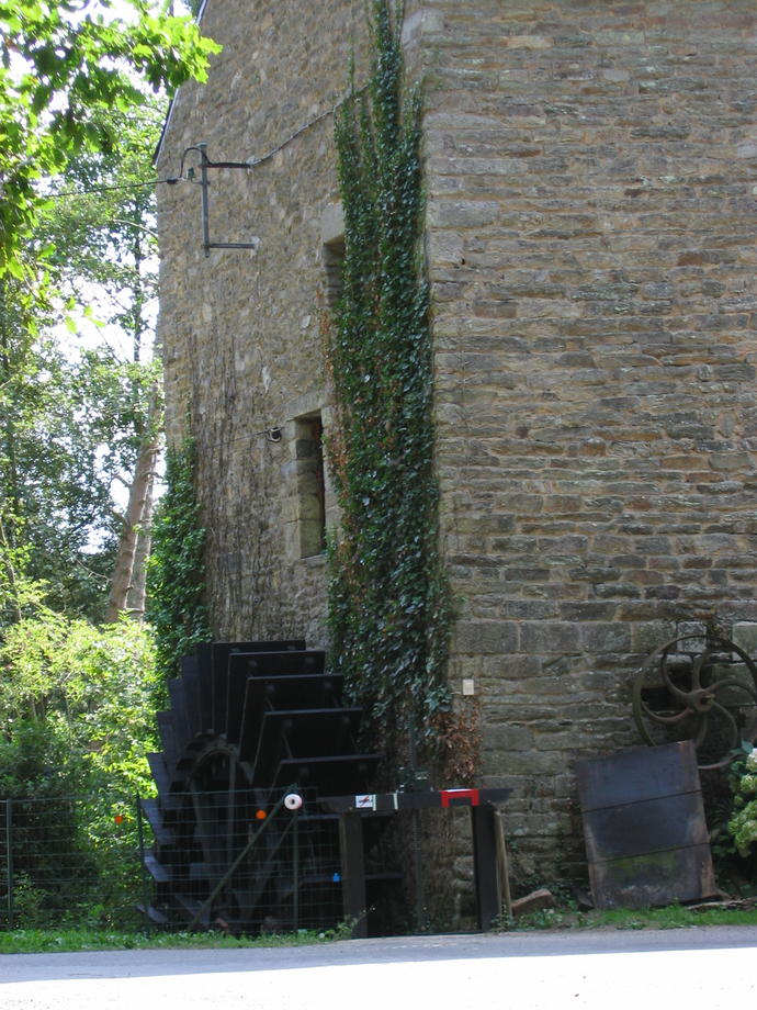 Nouvelles roues au Moulin de Bragoux (08/2005)