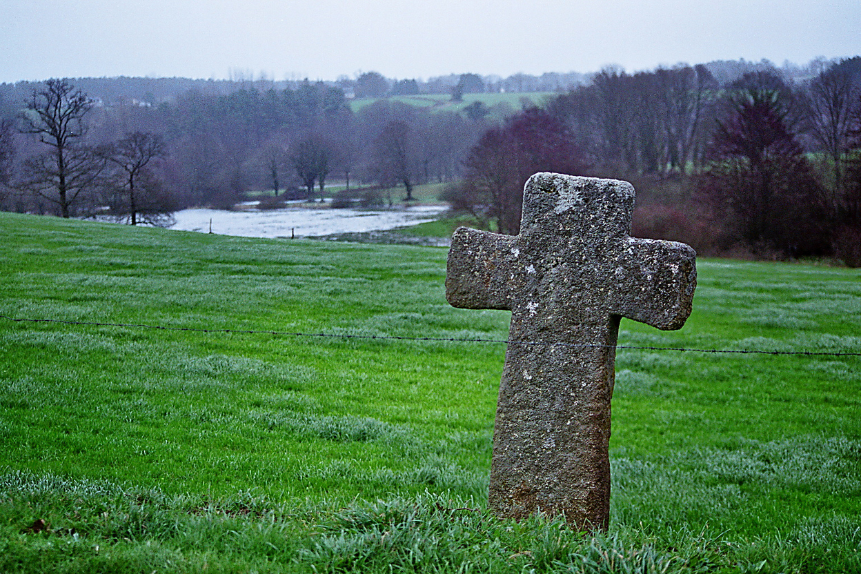Molac - La Croix de Pennepont (04/2007)