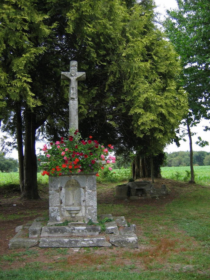 Croix de l'Oratoire de Ste-Suzanne (A.Gal 17) (06/2006)