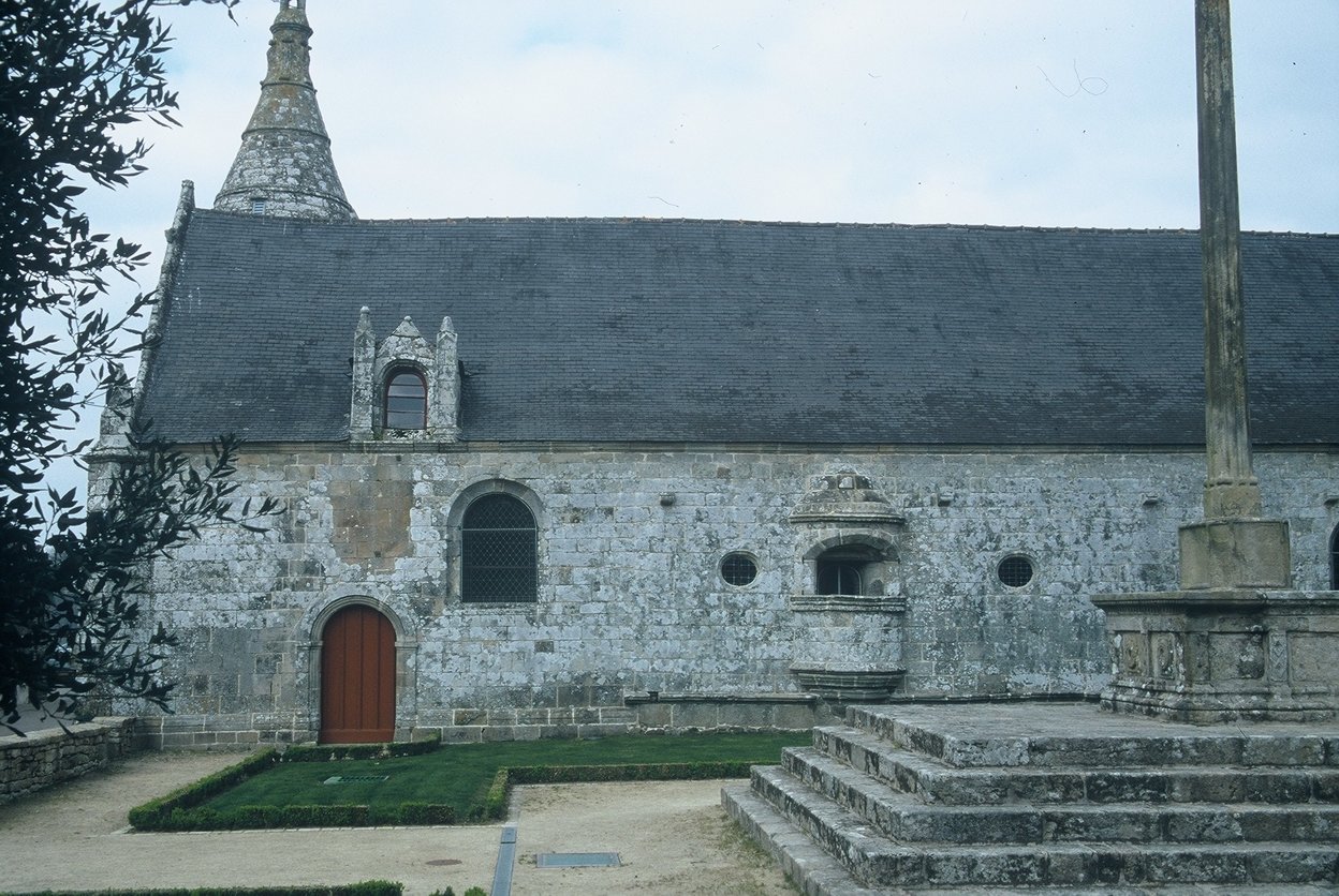 Le Guerno - L'Eglise (04/2003)