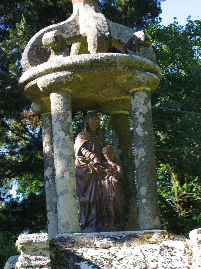 Le Guerno - La Fontaine Ste-Anne (05/2004)