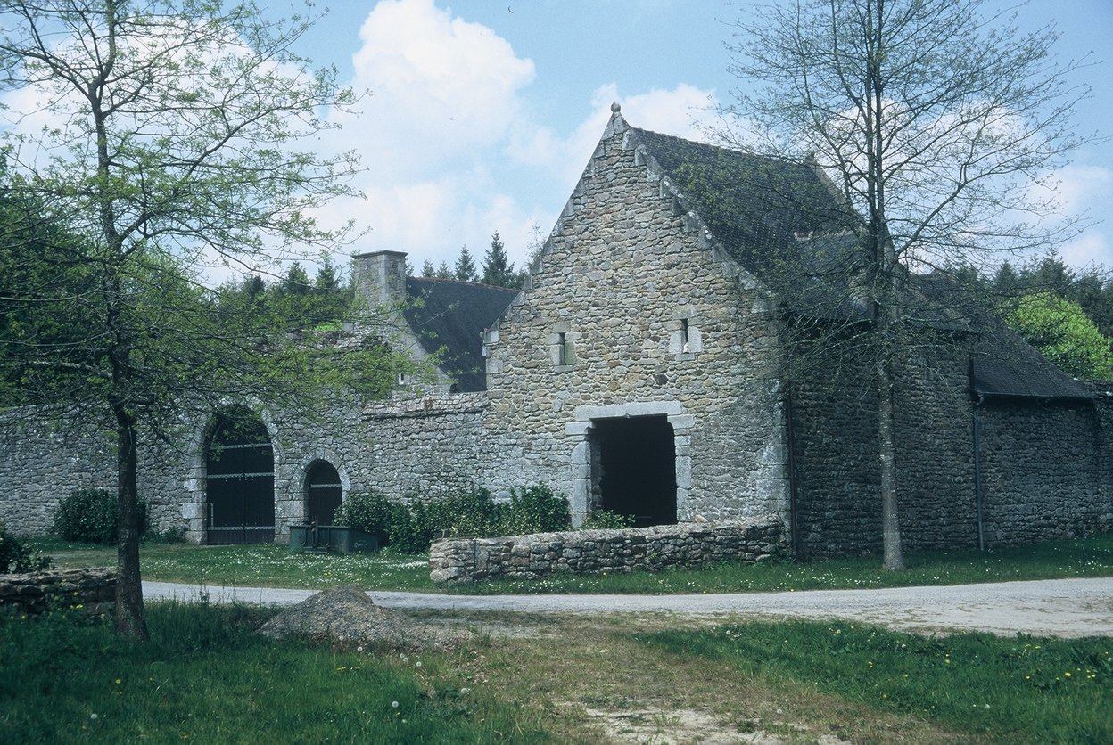 La Cour de Kervily (04/2003)