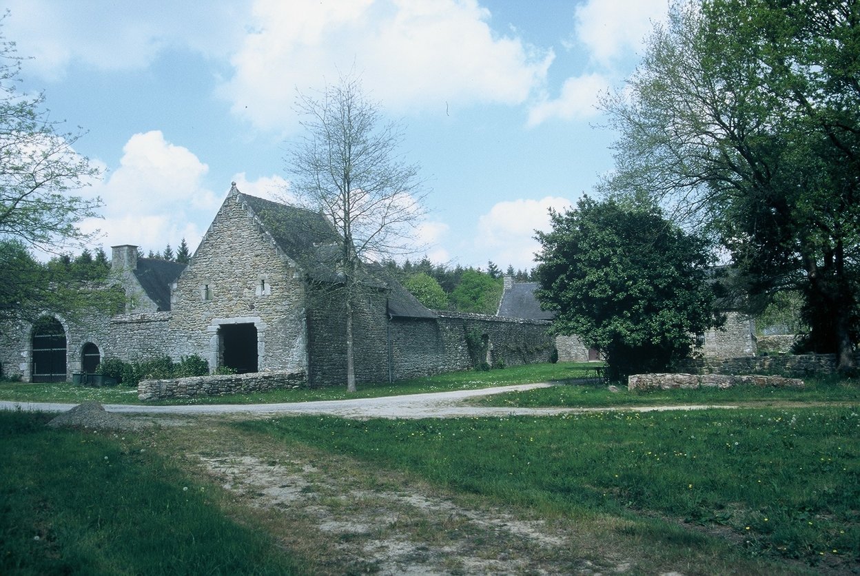 La Cour de Kervily (04/2003)