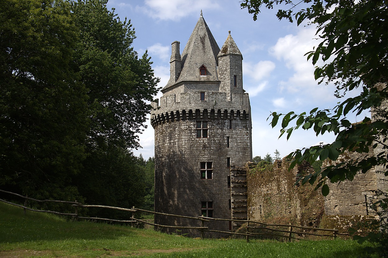 Largoet - La Tour Ouest (06/2010)