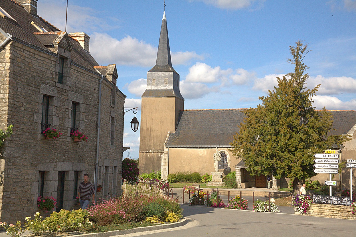Larr - La Place de l'glise (09/2009)